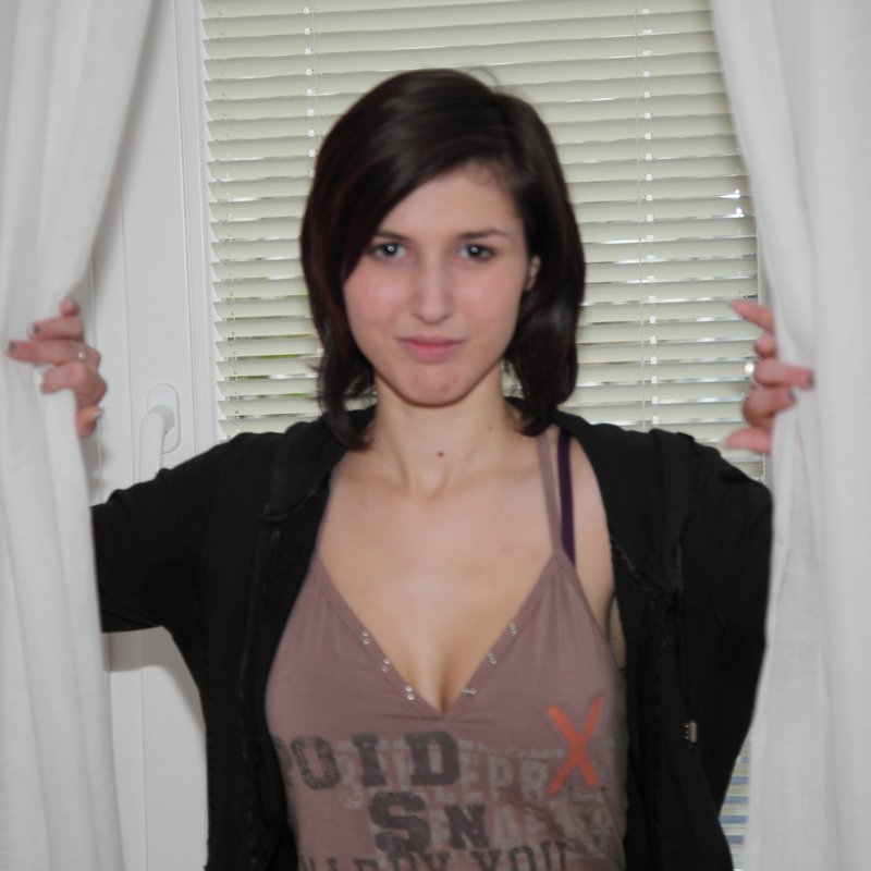 Perrine 21 Escort-girls La Valentine